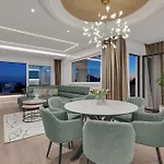 Apartment Dream - La Luna