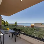 Apartment Dream - La Luna